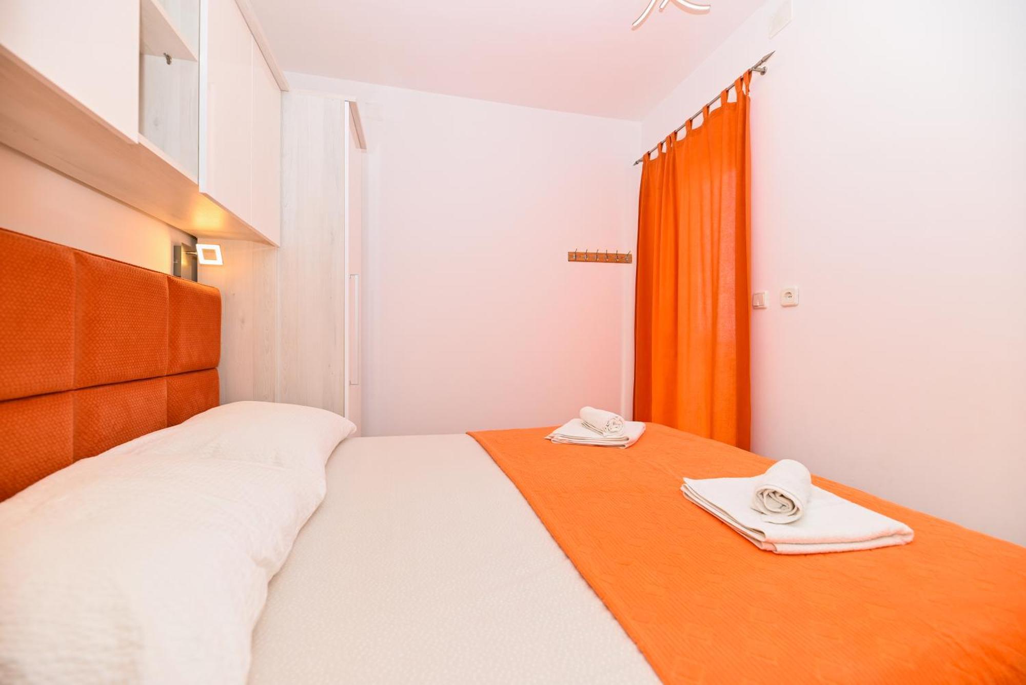 Vila Tatinja Trogir Bagian luar foto